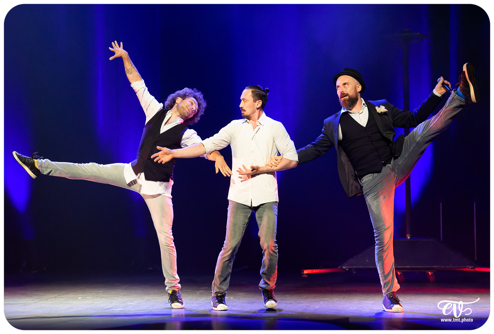 THE SHOW (LES TRIDICULOUS)